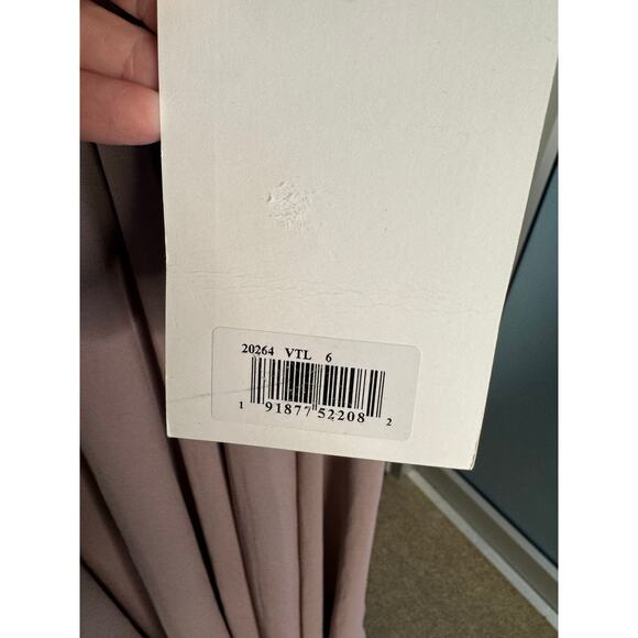 Mac Duggal NWT Appliqué Cap Sleeve Bodice Flowy Gown in Vintage Lilac Size 6 - Picture 7 of 9